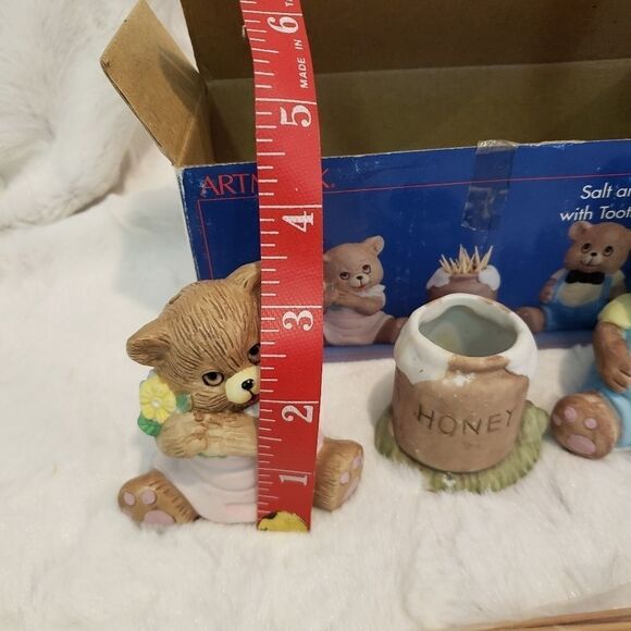 Salt & Pepper Shakers - Picture 8 of 11